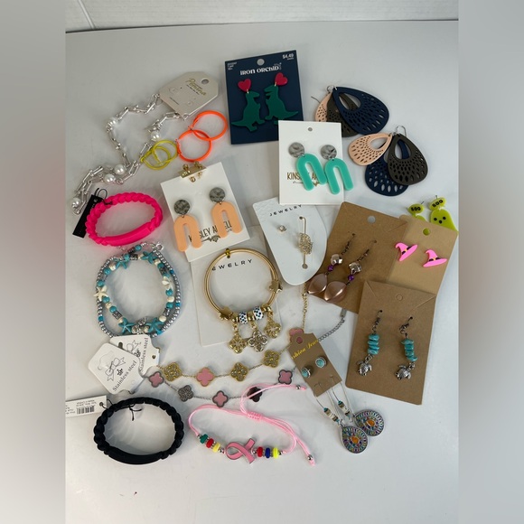 Resellers jewelry bundle 21 pieces - Picture 1 of 5